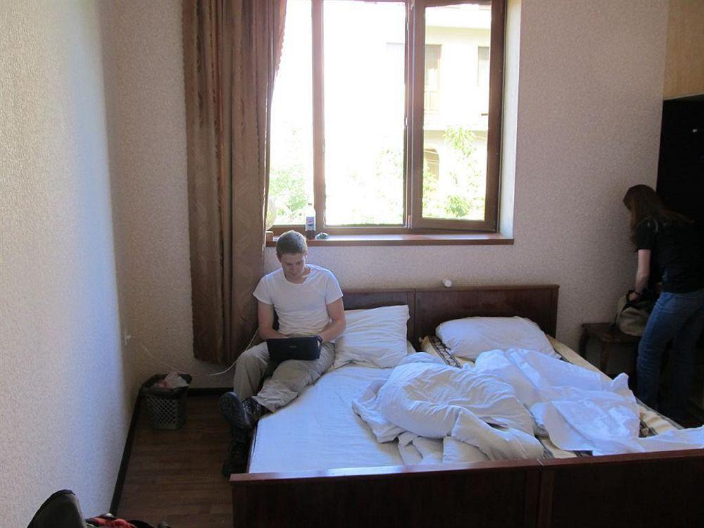 Glide Hostel Єреван Екстер'єр фото