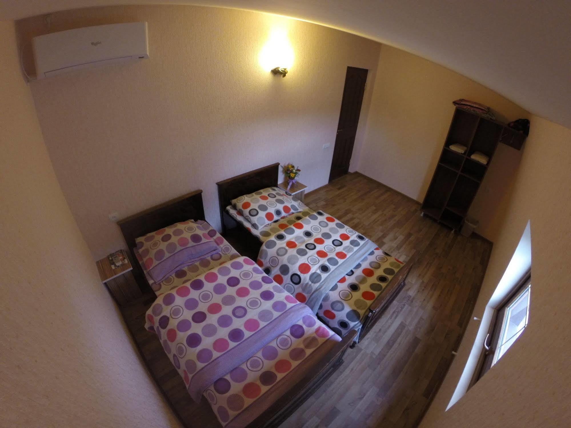 Glide Hostel Єреван Екстер'єр фото