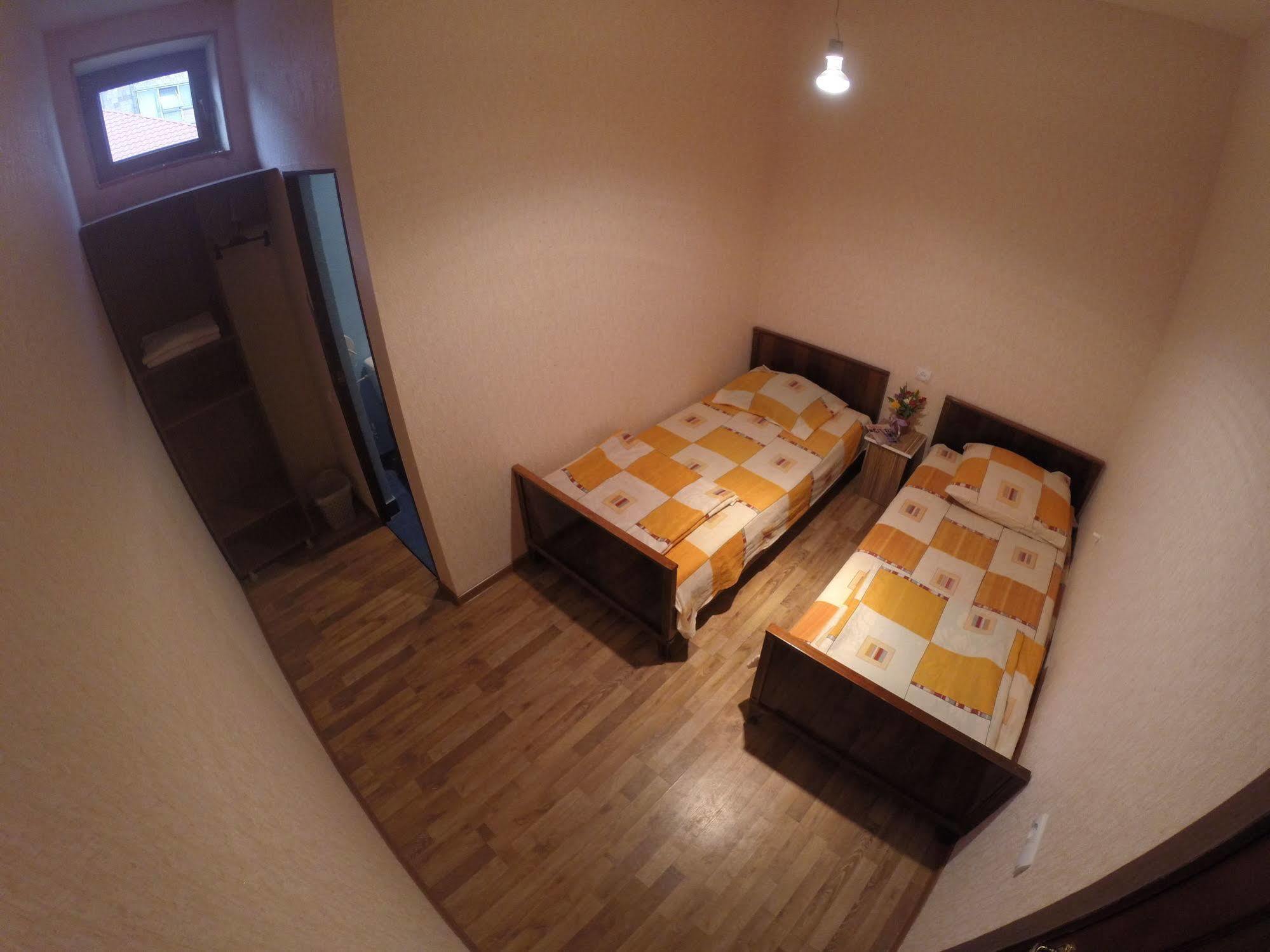 Glide Hostel Єреван Екстер'єр фото