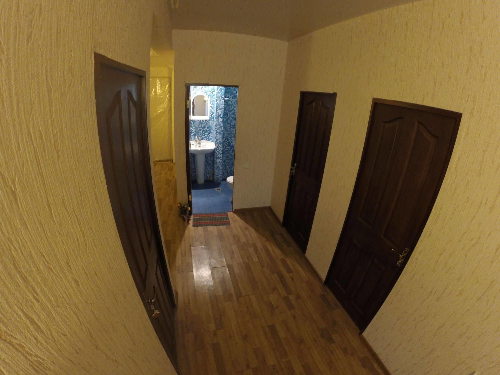 Glide Hostel Єреван Екстер'єр фото