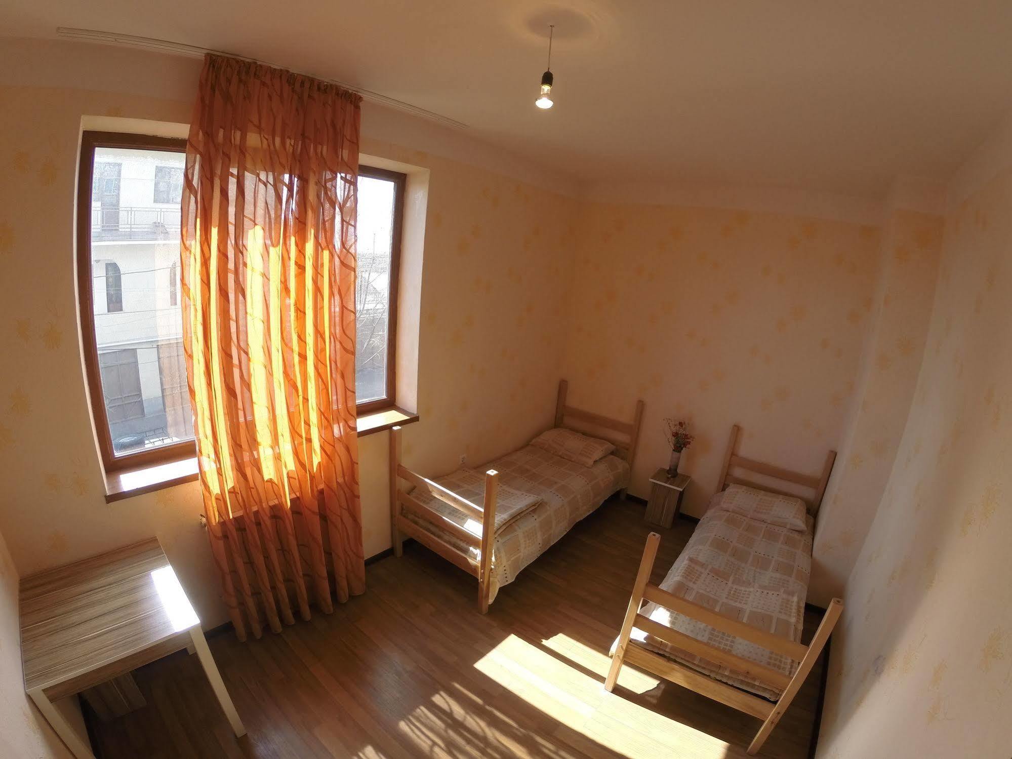Glide Hostel Єреван Екстер'єр фото