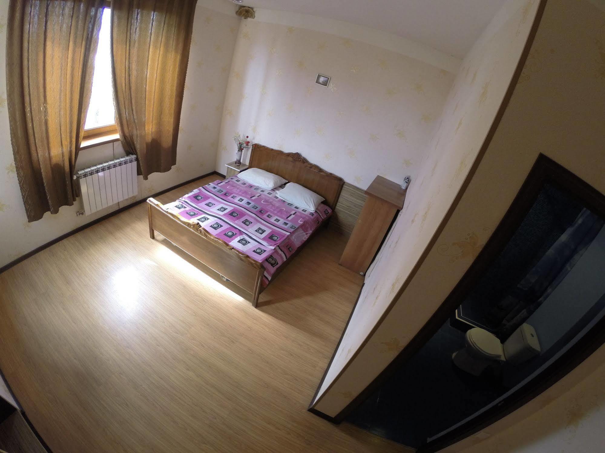 Glide Hostel Єреван Екстер'єр фото